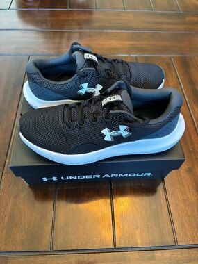 Under Armour Black and White Charged Surge 4 Running Shoes New in Box Size 9.5